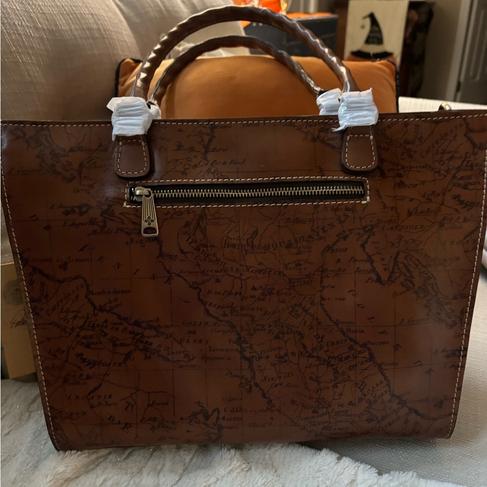 NWT: Patricia Nash Signature Zancona Map print collection handbag & wallet. - Picture 4 of 10